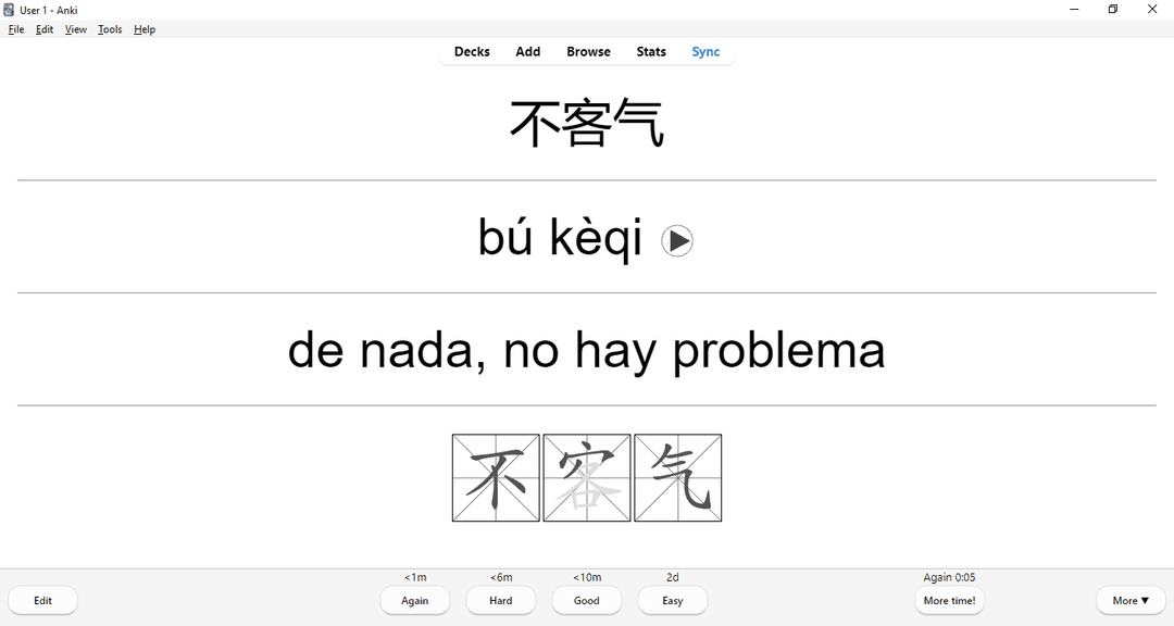 Flashcard mostrando los carácteres 不客气, su forma en pinyin, su audio, traducción al español y una animación con la sucesión de trazos